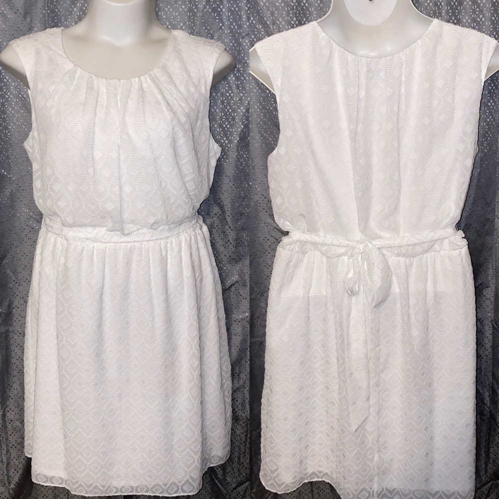 ⬇️RobbieBee white textured tie waist dress